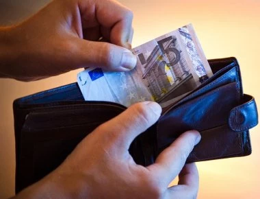 Από τους χαμηλότερους κατώτατους μισθούς παγκοσμίως έχει η Ελλάδα